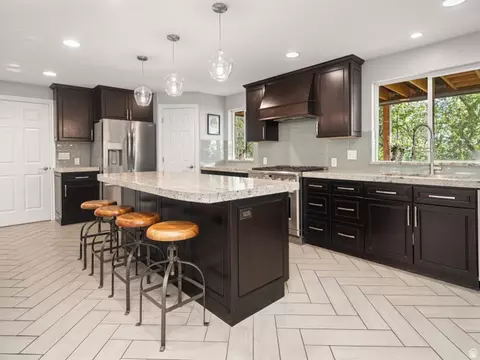 Kitchen - 6069 S 2900 E, Uintah, UT 84403 photo 3 of 6