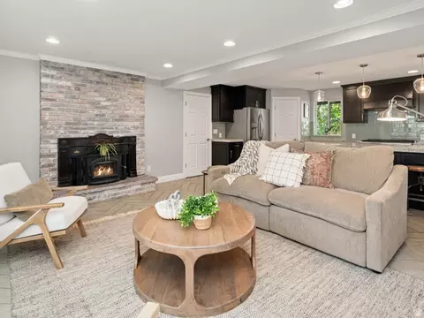 Living - 6069 S 2900 E, Uintah, UT 84403 photo 3 of 9