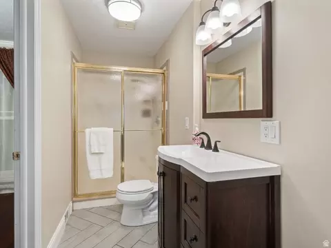 Bath - 6069 S 2900 E, Uintah, UT 84403 photo 7 of 8