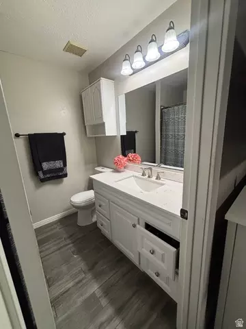Bath - 732 S 1370 W, Orem, UT 84058 photo 4 of 9