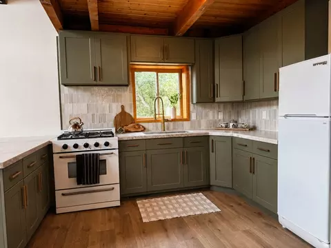 Kitchen - 6076 E Upper Whittemore Dr N, Springville, UT 84663 photo 2 of 2
