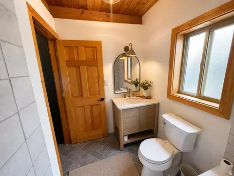 Bath - 6076 E Upper Whittemore Dr N, Springville, UT 84663 photo 2 of 4