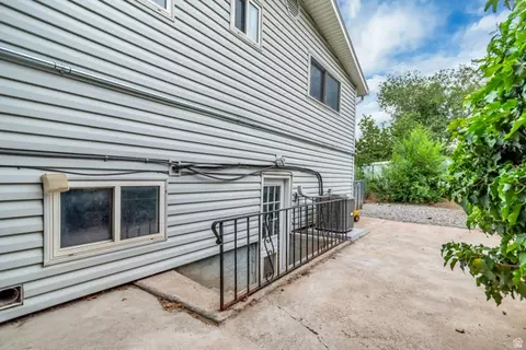 Exterior - 512 N 100 E, Tooele, UT 84074 photo 2 of 2