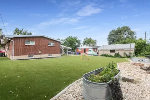 Exterior - 173 E 1050 N, Bountiful, UT 84010 photo 4 of 9