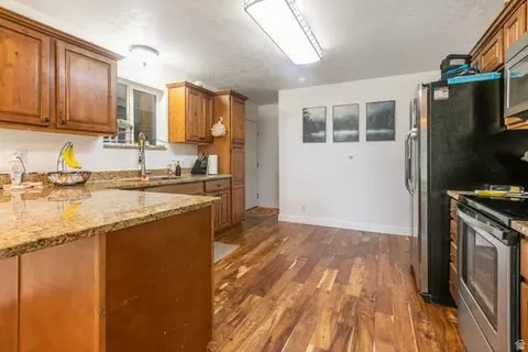 Kitchen - 173 E 1050 N, Bountiful, UT 84010 photo 3 of 5