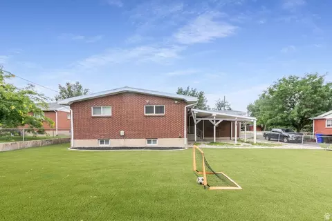 Exterior - 173 E 1050 N, Bountiful, UT 84010 photo 3 of 9