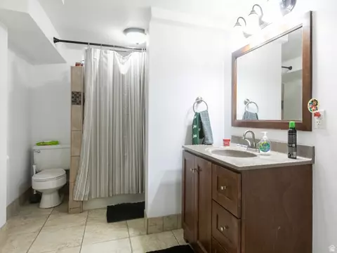 Bath - 173 E 1050 N, Bountiful, UT 84010 photo 2 of 3