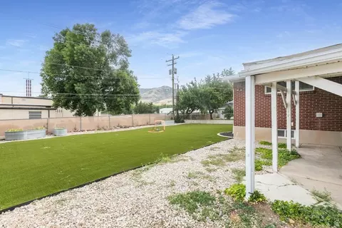 Exterior - 173 E 1050 N, Bountiful, UT 84010 photo 6 of 9