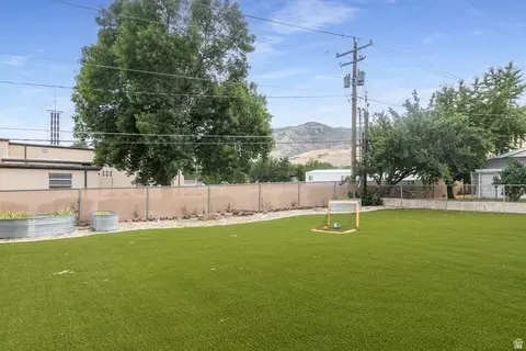 Exterior - 173 E 1050 N, Bountiful, UT 84010 photo 8 of 9