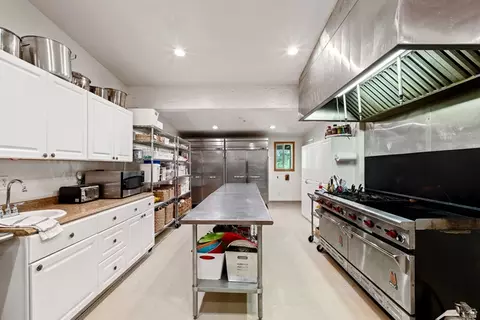 Kitchen - 17017 Ant Flat Rd, Avon, UT 84328 photo 1 of 6