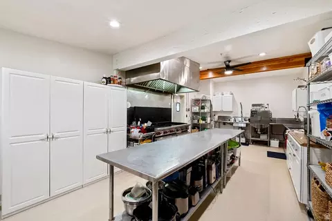 Kitchen - 17017 Ant Flat Rd, Avon, UT 84328 photo 5 of 6