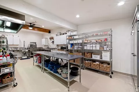 Kitchen - 17017 Ant Flat Rd, Avon, UT 84328 photo 2 of 6