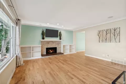 Living - 5998 S Blue Stone Cir, Murray, UT 84123 photo 2 of 4