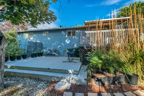 Exterior - 5998 S Blue Stone Cir, Murray, UT 84123 photo 4 of 5