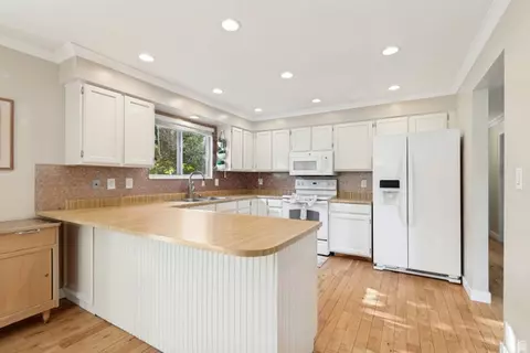 Kitchen - 5998 S Blue Stone Cir, Murray, UT 84123 photo 1 of 2