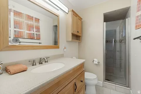 Bath - 5998 S Blue Stone Cir, Murray, UT 84123 photo 2 of 2