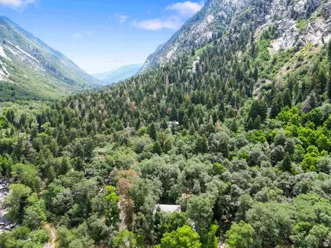 View/Area - 5004 E Wasatch Resort Rd, Sandy, UT 84092 photo 3 of 9