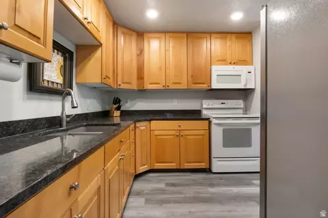 Kitchen - 5004 E Wasatch Resort Rd, Sandy, UT 84092 photo 2 of 2