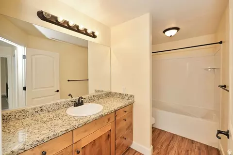 Bath - 1107 S 2880 E #184, Spanish Fork, UT 84660 photo 2 of 4
