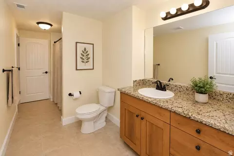 Bath - 1107 S 2880 E #184, Spanish Fork, UT 84660 photo 3 of 4