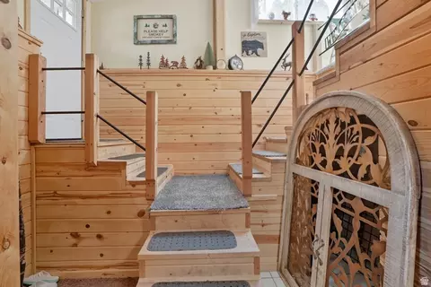 Entry Way - 667 N Rapid Rd, Inkom, ID 83245 photo 2 of 4