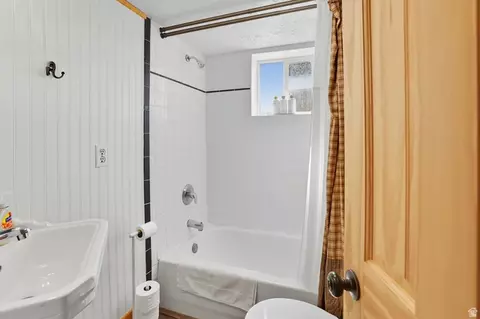 Bath - 667 N Rapid Rd, Inkom, ID 83245 photo 1 of 2