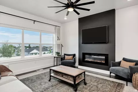 Living - 247 S 980 E, Smithfield, UT 84335 photo 1 of 5