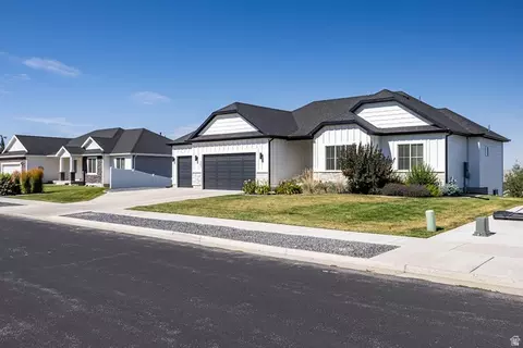 Exterior - 247 S 980 E, Smithfield, UT 84335 photo 3 of 11