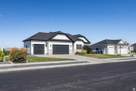 Exterior - 247 S 980 E, Smithfield, UT 84335 photo 2 of 11