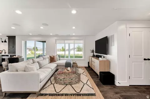 Living - 247 S 980 E, Smithfield, UT 84335 photo 4 of 5