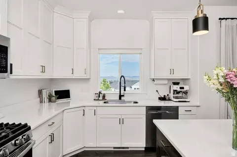 Kitchen - 247 S 980 E, Smithfield, UT 84335 photo 3 of 5