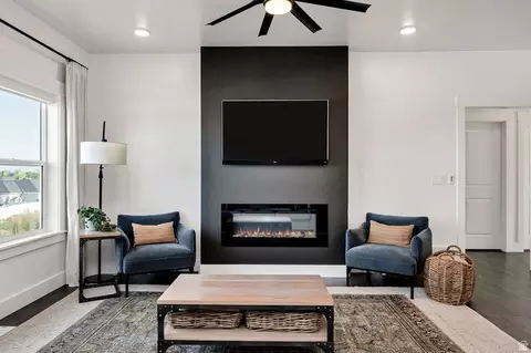 Living - 247 S 980 E, Smithfield, UT 84335 photo 2 of 5