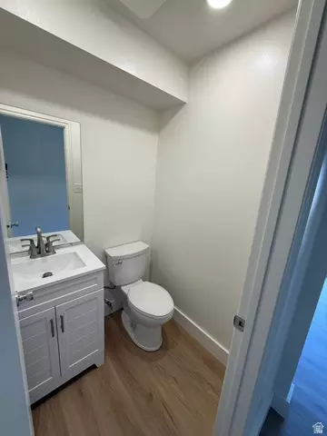 Bath - 704 S Orchard Dr, Bountiful, UT 84010 photo 3 of 9