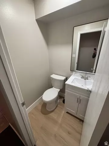 Bath - 704 S Orchard Dr, Bountiful, UT 84010 photo 5 of 9