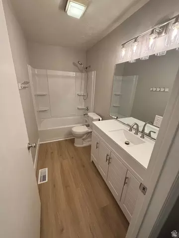 Bath - 704 S Orchard Dr, Bountiful, UT 84010 photo 4 of 9