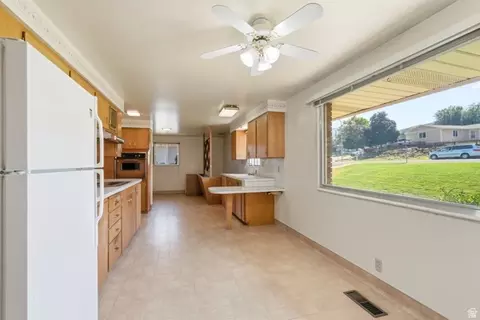 Kitchen - 3016 S Davis Blvd, Bountiful, UT 84010 photo 1 of 5