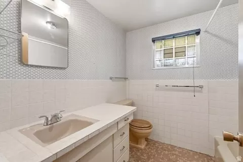 Bath - 3016 S Davis Blvd, Bountiful, UT 84010 photo 1 of 3