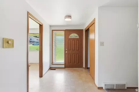 Entry Way - 3016 S Davis Blvd, Bountiful, UT 84010 photo 3 of 3