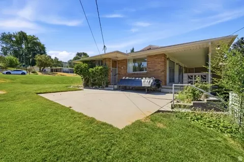 Exterior - 3016 S Davis Blvd, Bountiful, UT 84010 photo 2 of 4