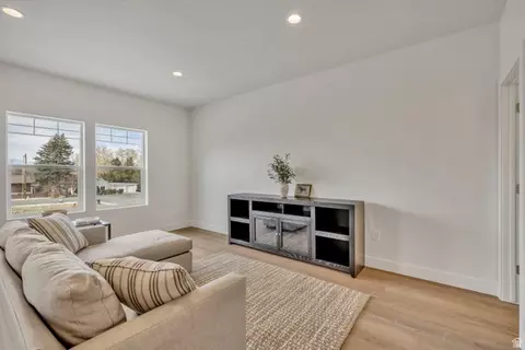 Living - 330 E 7635 S, Midvale, UT 84047 photo 3 of 4