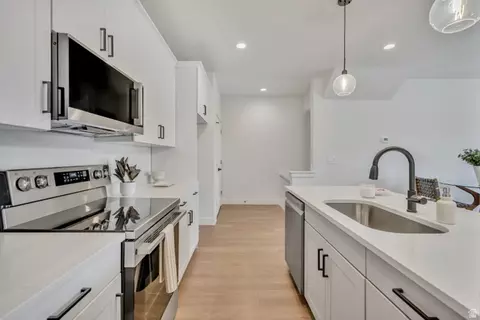 Kitchen - 330 E 7635 S, Midvale, UT 84047 photo 2 of 2
