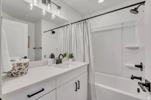Bath - 330 E 7635 S, Midvale, UT 84047 photo 4 of 4