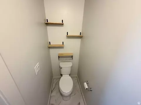 Bath - 6366 N Wanlass Hl E, Eagle Mountain, UT 84005 photo 5 of 7