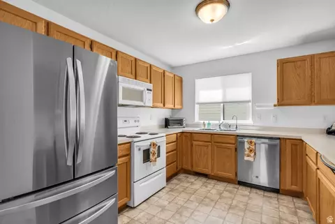 Kitchen - 1757 E American Way #7, Eagle Mountain, UT 84005 photo 1 of 2