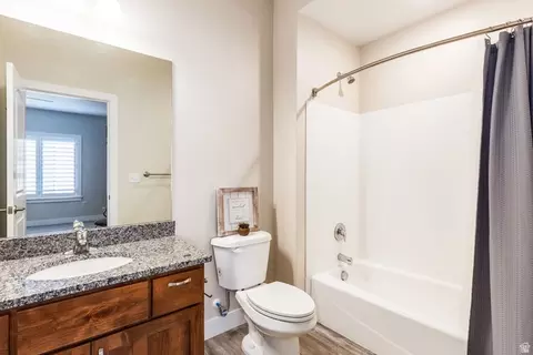 Bath - 1722 W 200 S #A, Mapleton, UT 84664 photo 3 of 4