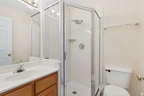 Bath - 33 W 680 N, Orem, UT 84057 photo 3 of 4