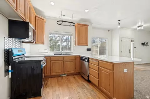 Kitchen - 33 W 680 N, Orem, UT 84057 photo 2 of 2