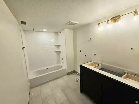 Bath - 791 W Summerhill Ln, Centerville, UT 84014 photo 3 of 3