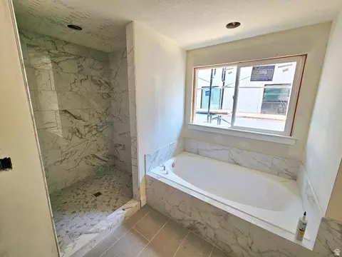 Bath - 791 W Summerhill Ln, Centerville, UT 84014 photo 1 of 3
