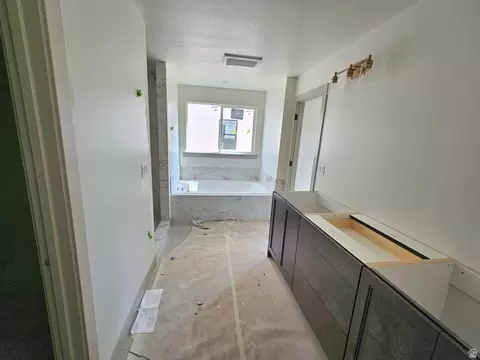 Bath - 791 W Summerhill Ln, Centerville, UT 84014 photo 2 of 4